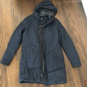 Aether women’s navy puffer jacket size 2